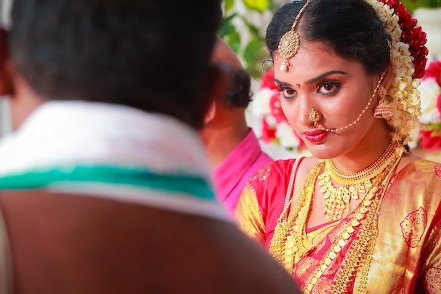 How to Use a Nilavilakku in a Kerala Wedding